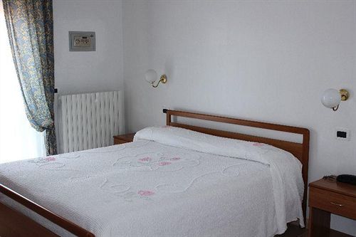 Hotel Solaris Джулианова Экстерьер фото