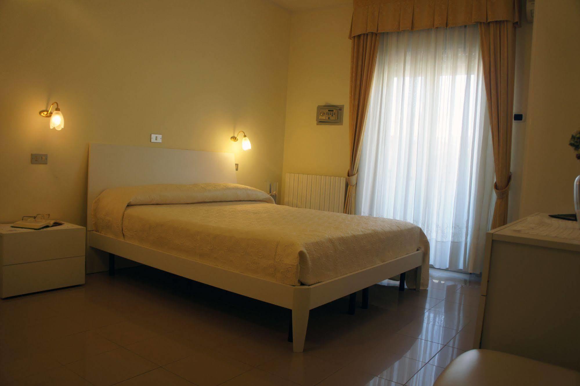 Hotel Solaris Джулианова Экстерьер фото