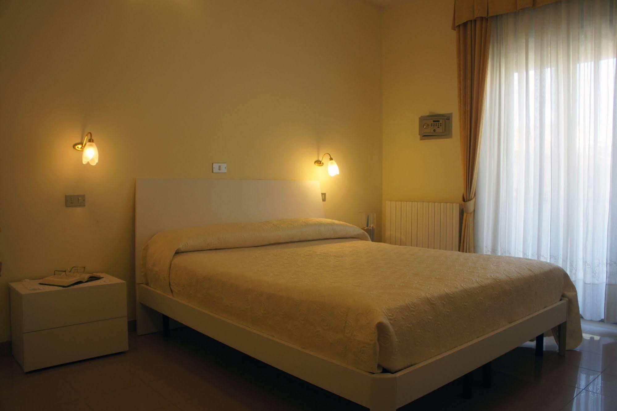 Hotel Solaris Джулианова Экстерьер фото